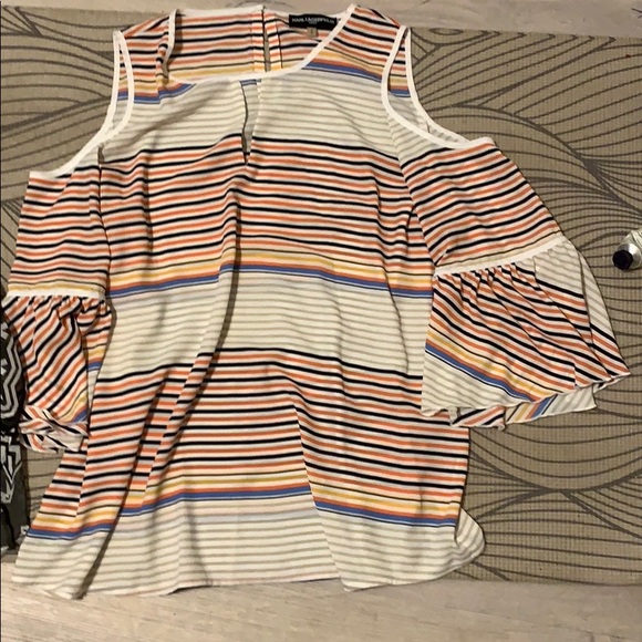 2 Top wear - Picture 3 of 8